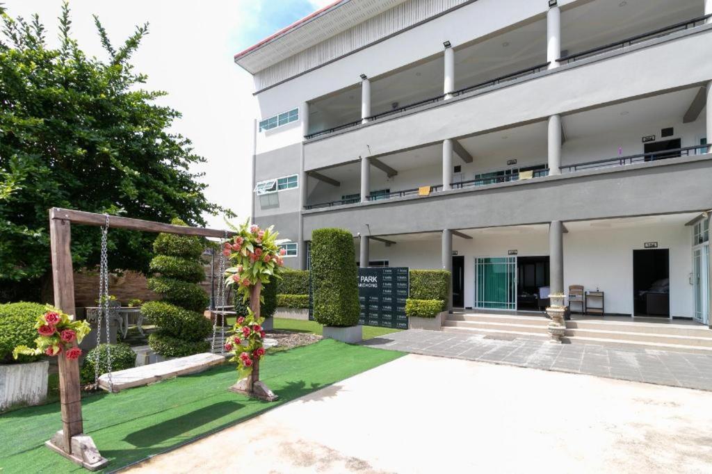 Oyo 75305 T Park Pak Chong Hotel Mu Si Luaran gambar